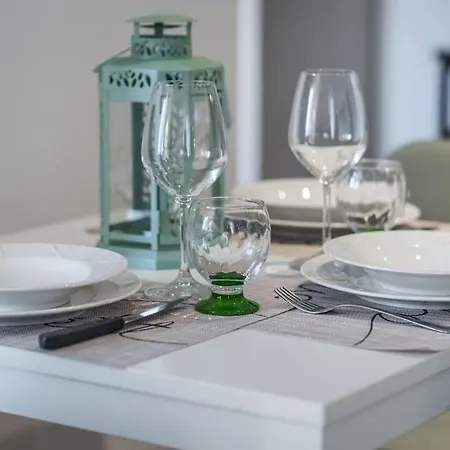 Апартаменты Sotto Le Due Torri 5* Болонья